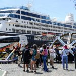 Tras suspensión de licitación tres empresas transportarán a cruceristas en Montevideo