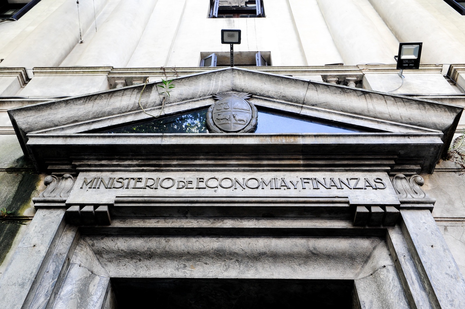 Fachada de la sede del Ministerio de Economía y Finanzas