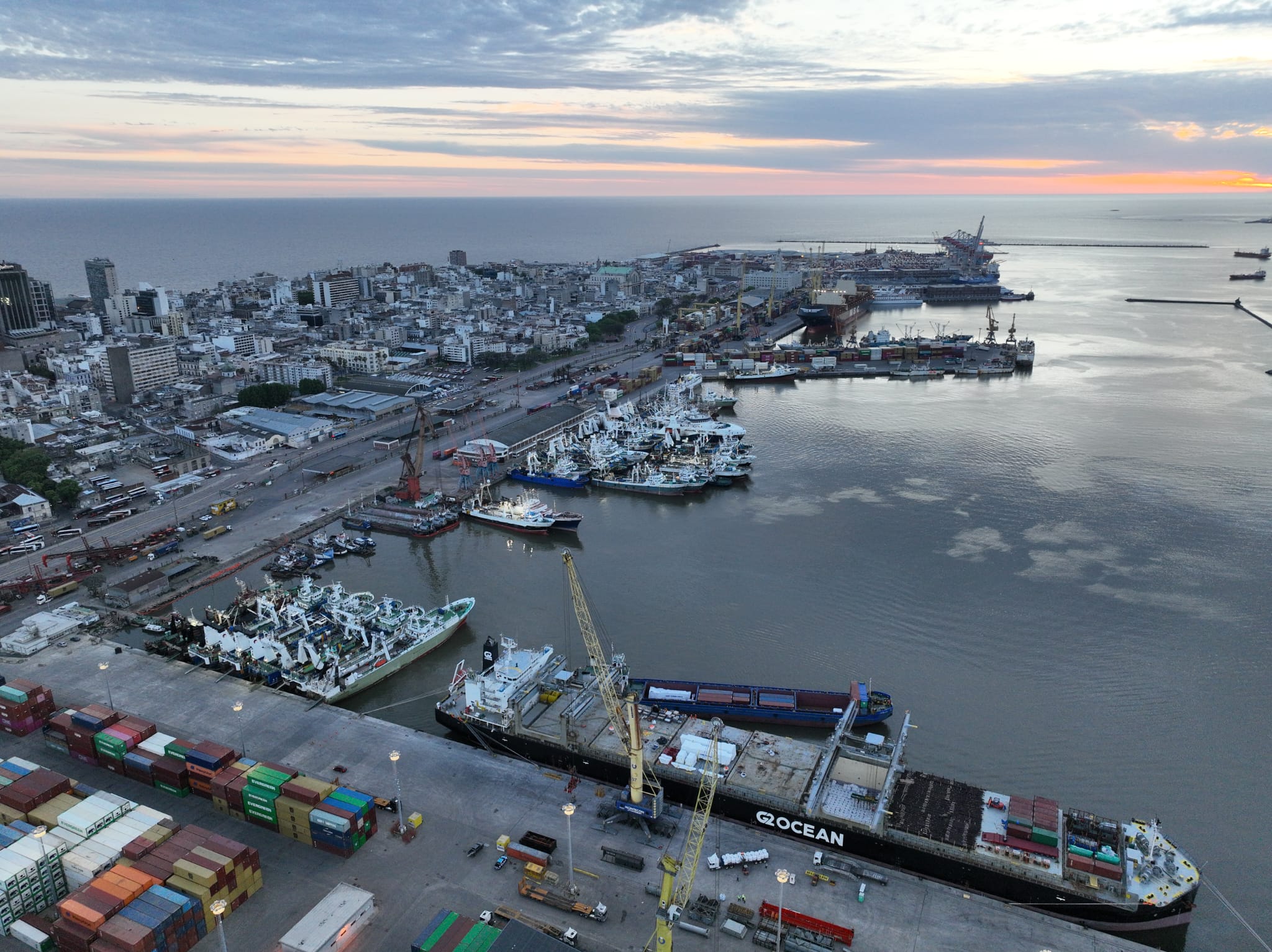 Vista aérea del puerto de Montevideo