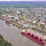 «Dias Well» y «African Piper» cargaron en Concepción del Uruguay más de 30.000 toneladas de pino